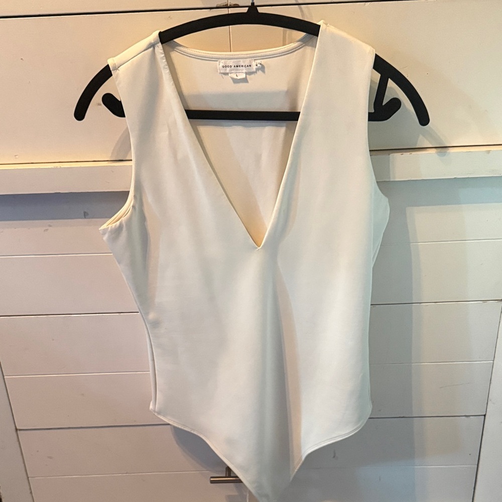 Good American scuba shaping cream colored deep v neck bodysuit in L